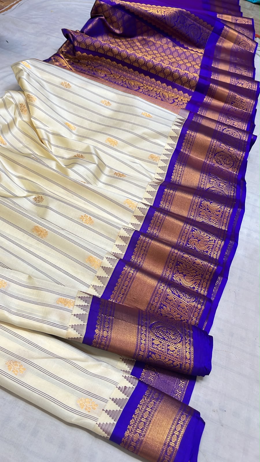 Authentic handwoven pure silk Gadwal