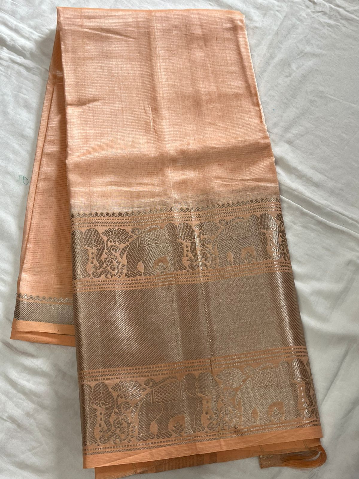 **Material **:- Mangalagiri handloom pattu by cotton (silk cotton)
**Mode **:- 400/50 big Kanchi border saree with all-over plain pattu and tick weavings sarees
Running zari lines pallu & plain blouse