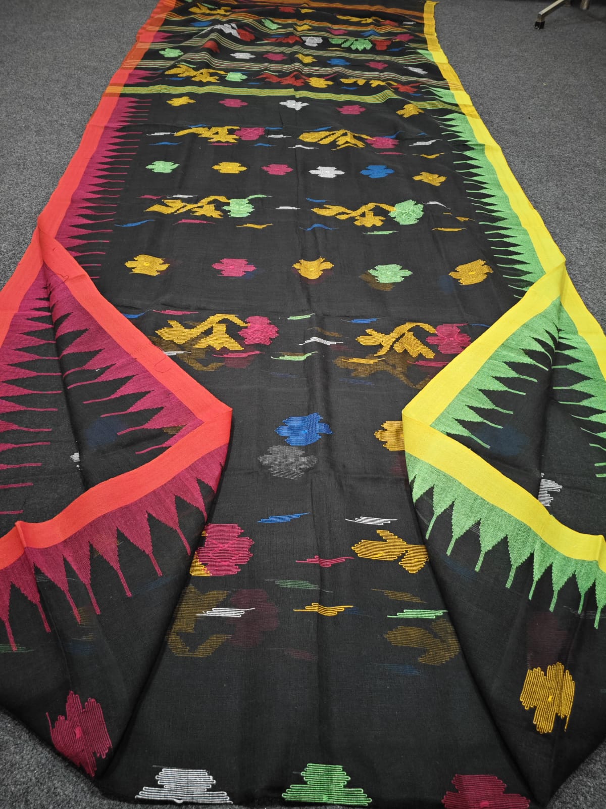 Authentic handloom
monipuri cotton saree
With bp