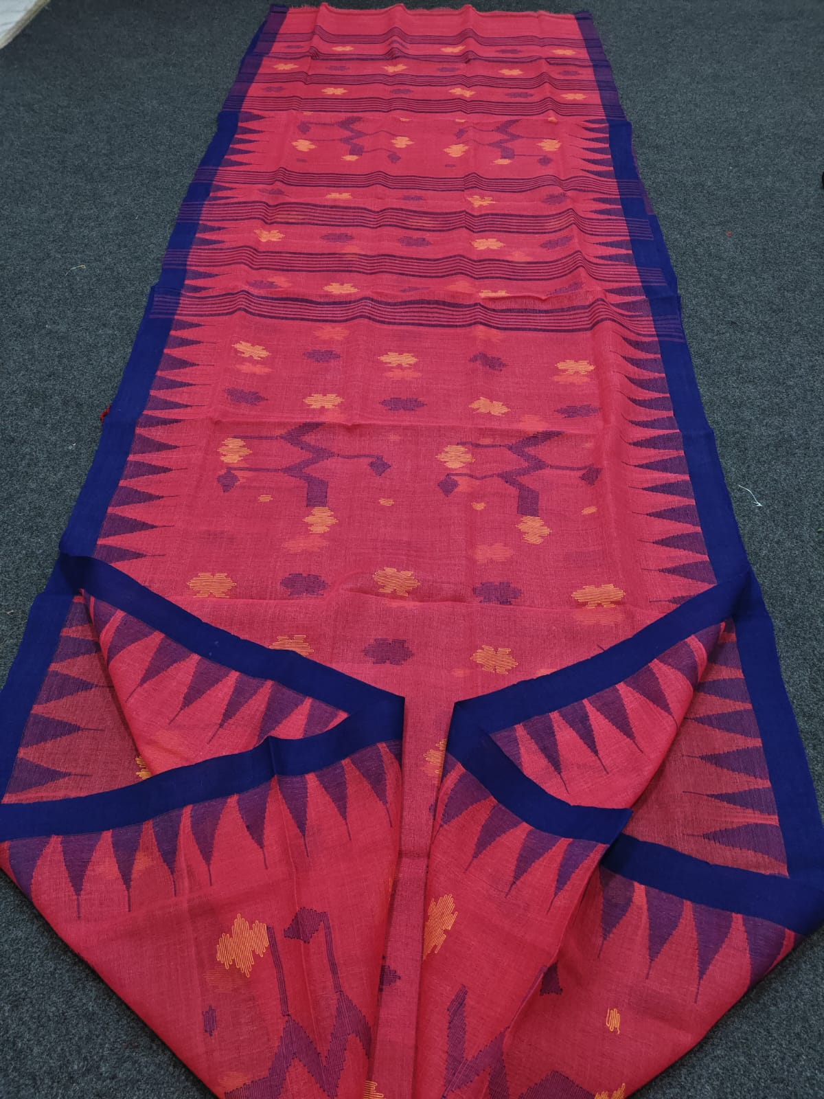 Authentic handloom
monipuri cotton saree
With bp