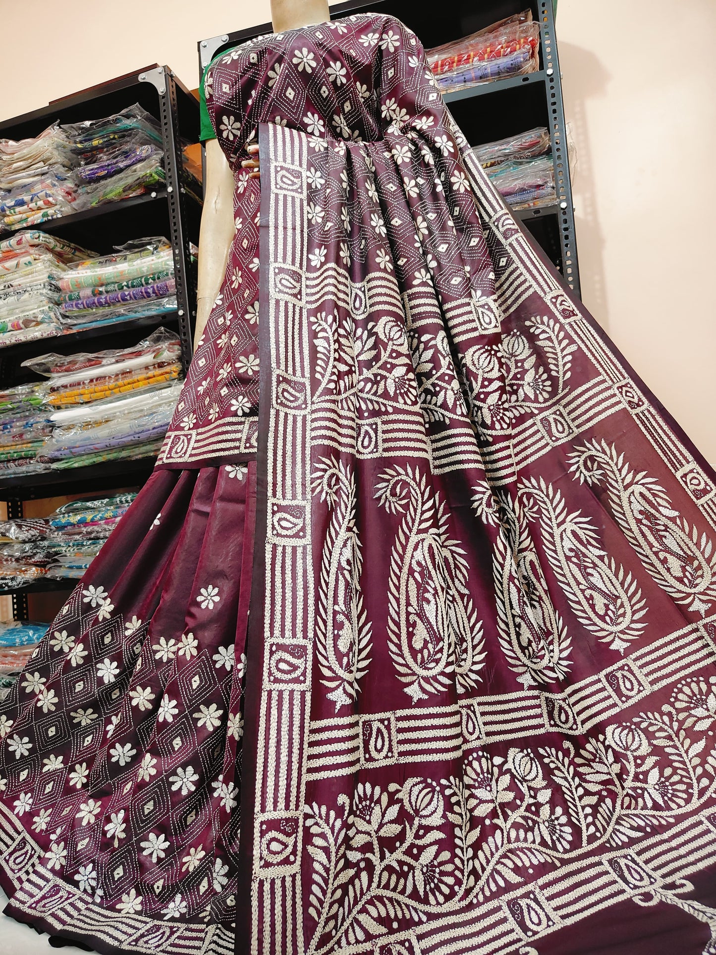 Traditional Shantiniketan hand Kanthastitch saree On
Belendend bangalore silk Material
With Kanthastitch Work Bp