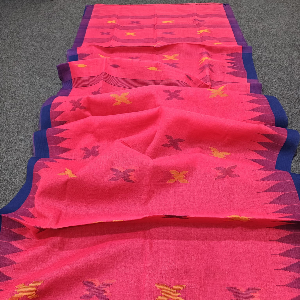 Authentic handloom
monipuri cotton saree
With bp