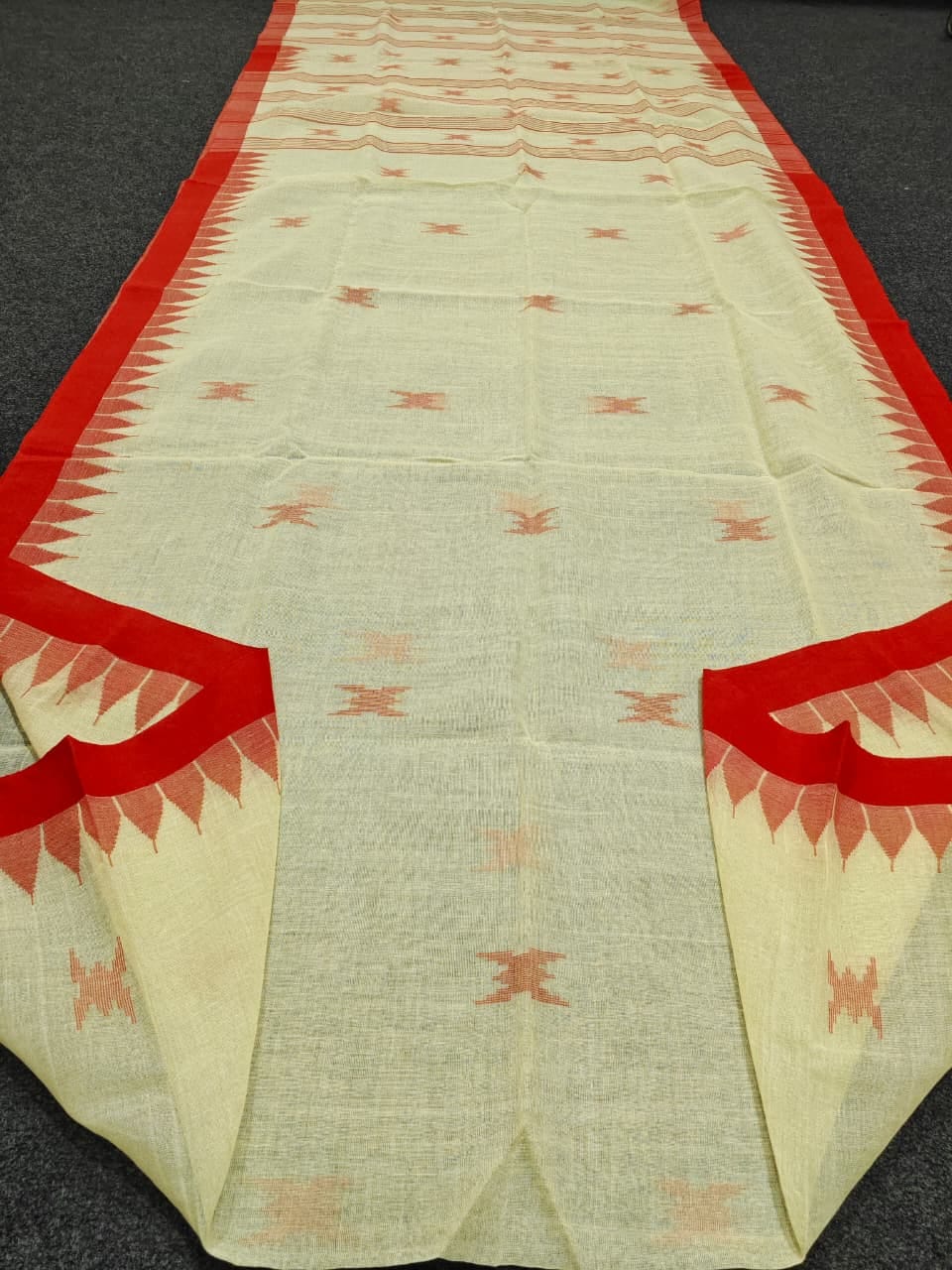 Authentic handloom
monipuri cotton saree
With bp