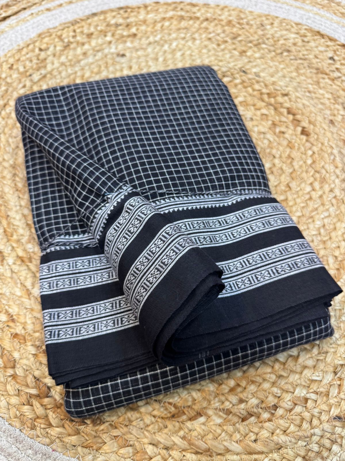 Pure cotton handwoven *Goomi border & Gaadi border* saree With Running Blouse same as body
With handloom tag .