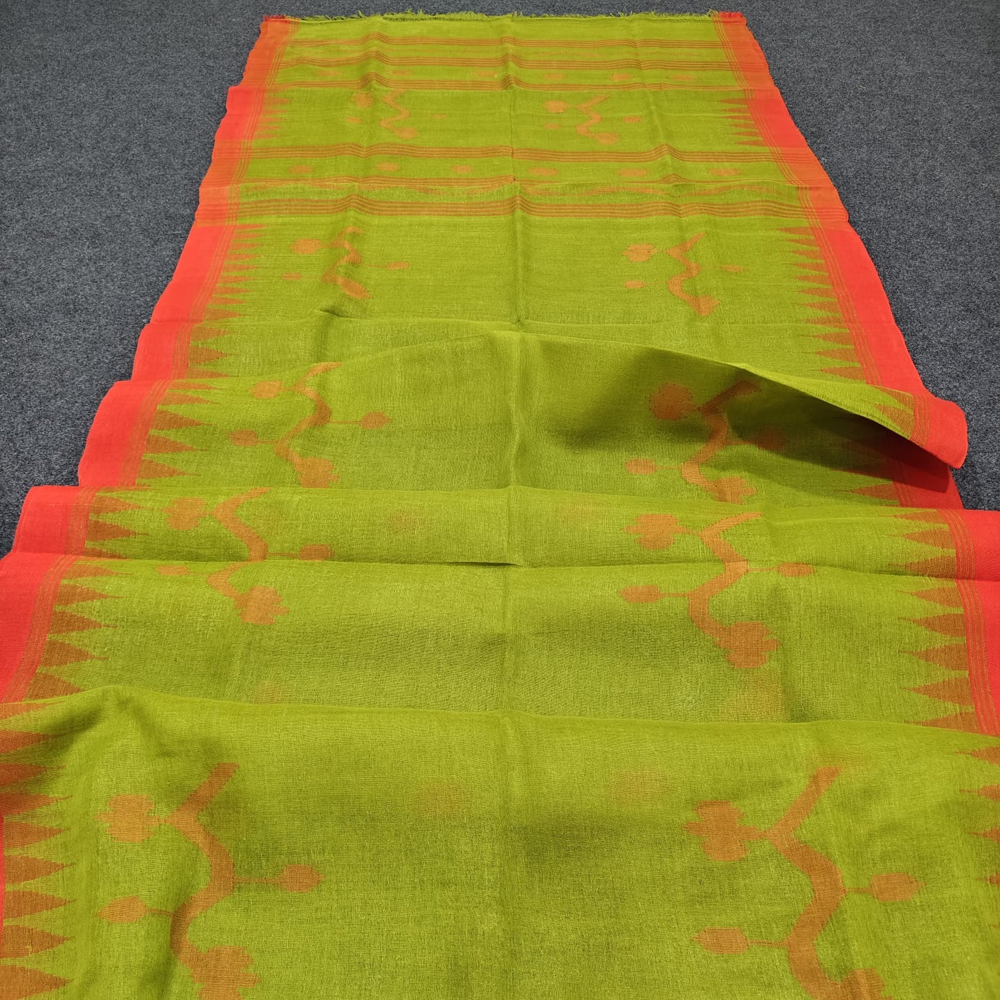 Authentic handloom
monipuri cotton saree
With bp