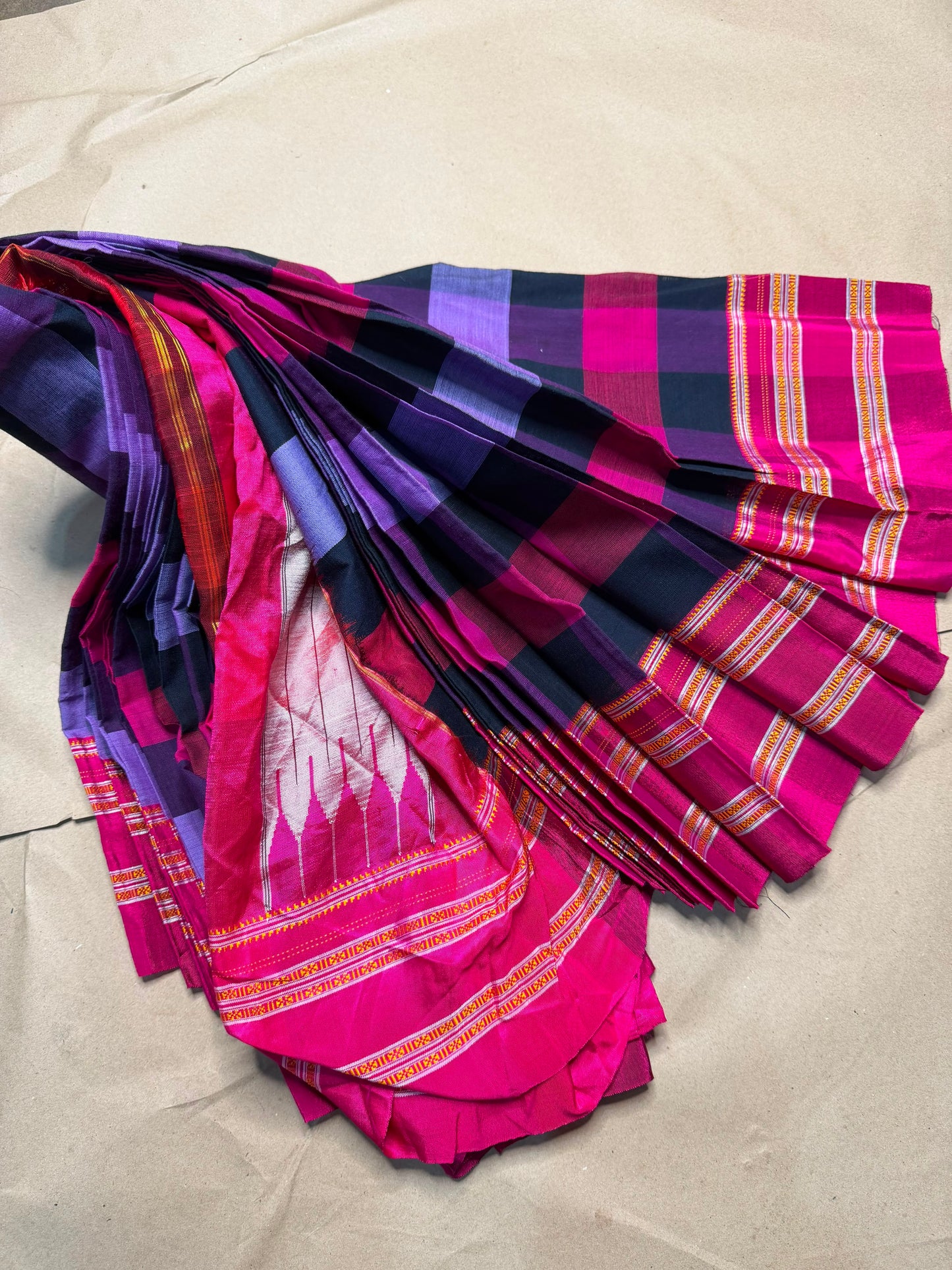 Material - viscos by cotton with Cotton By Cottan
Border - *Gayatri And Chikki Big border
Saree Name -ilkal special Gayatri saree
Pallu -*silk pallu*
Blouse -running
Handloom - *Hand Loom*
Saree length- 7.2