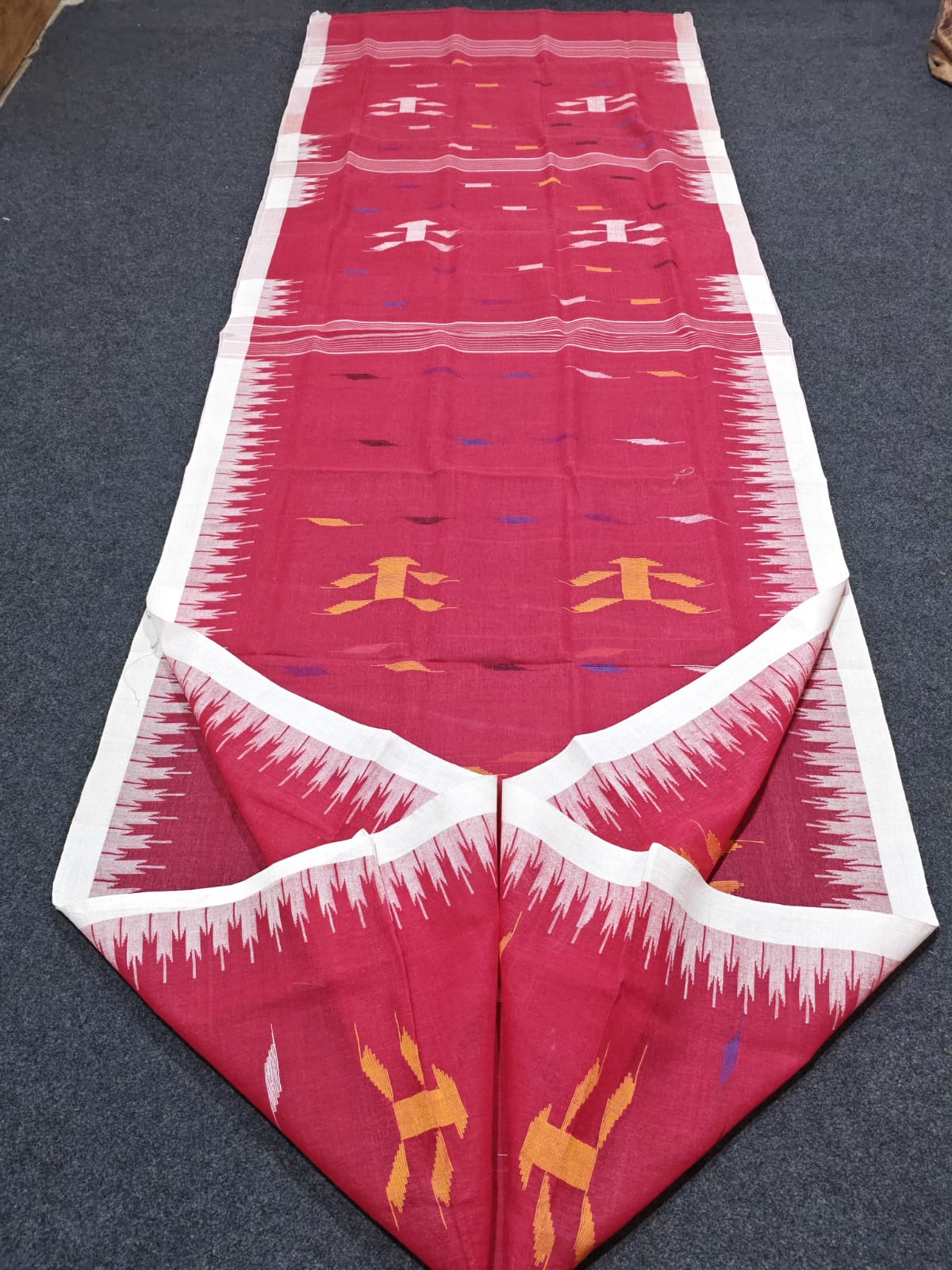 Authentic handloom
monipuri cotton saree
With bp