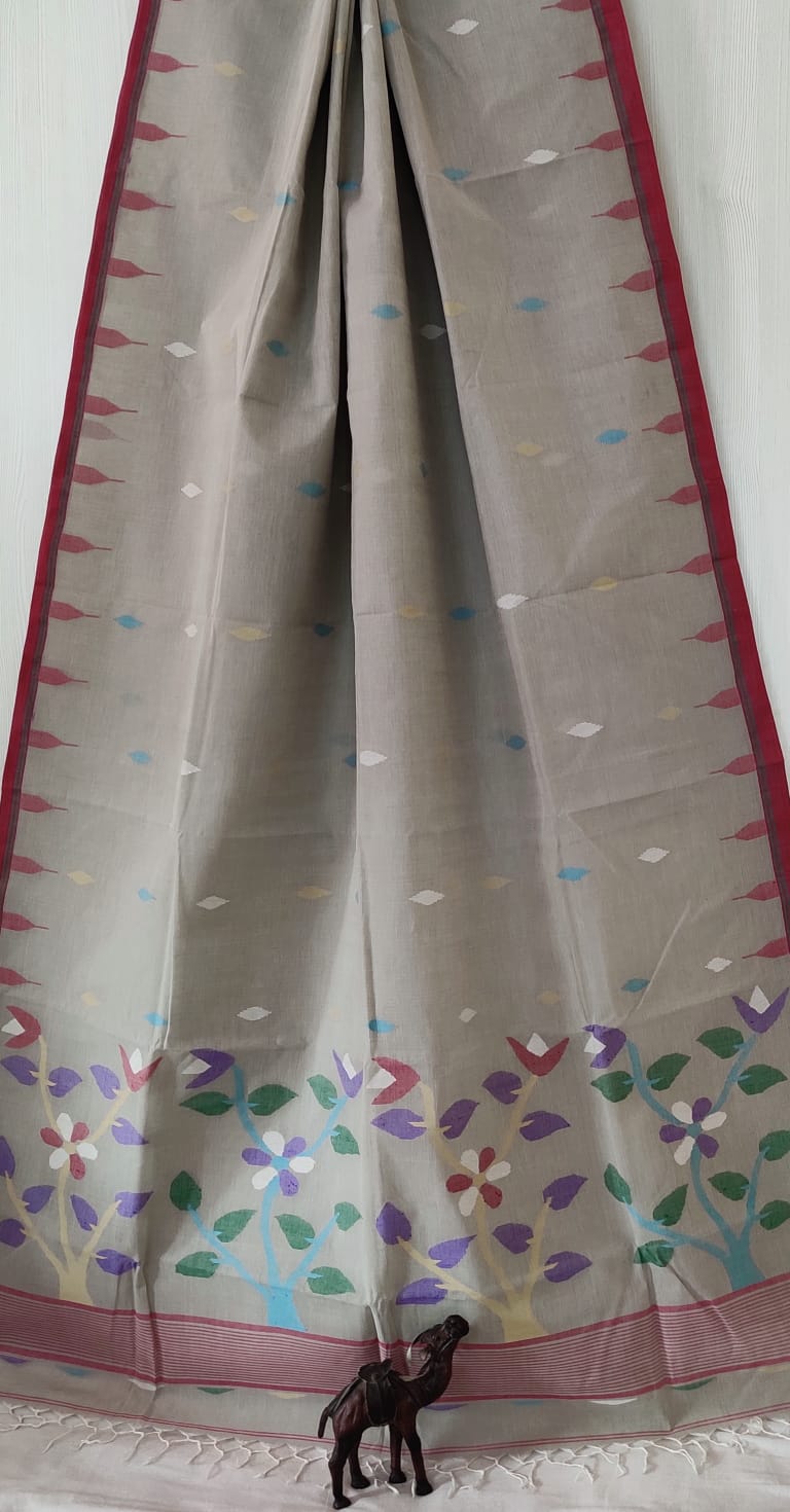 Very exclusive,Beautiful 100 Count pure
Cotton by Cotton Hand Spoon jamdani
with temple border with very
elegant jamdani motif pallu
Without bp