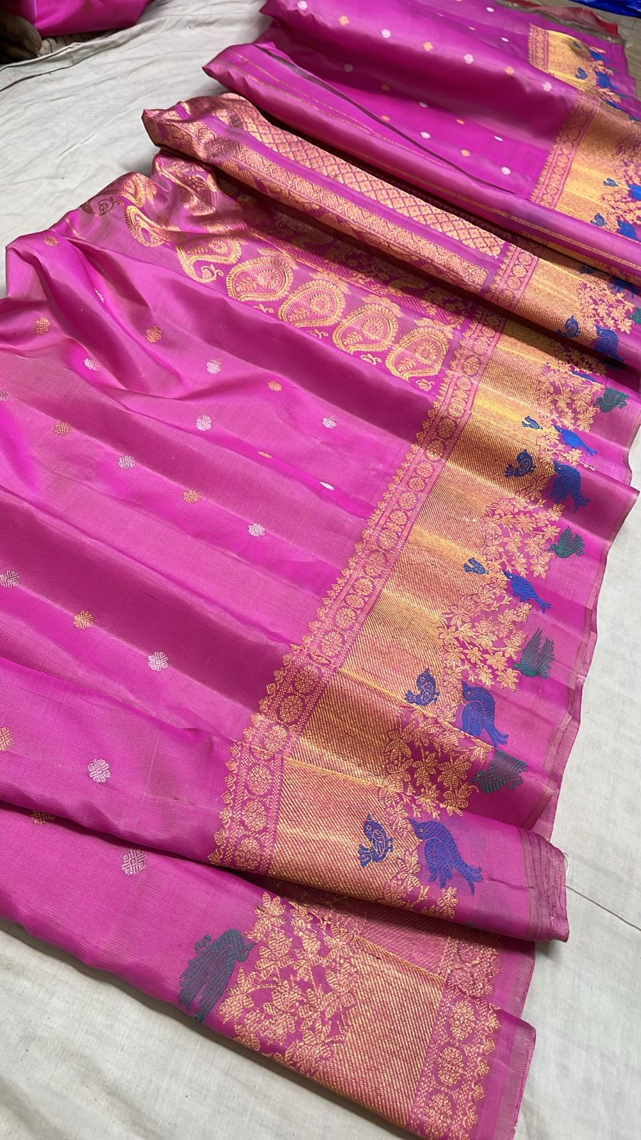 ✨✨Pure Gadwal Traditional
Meenakari turning
Border Pattu Sarees ✨✨