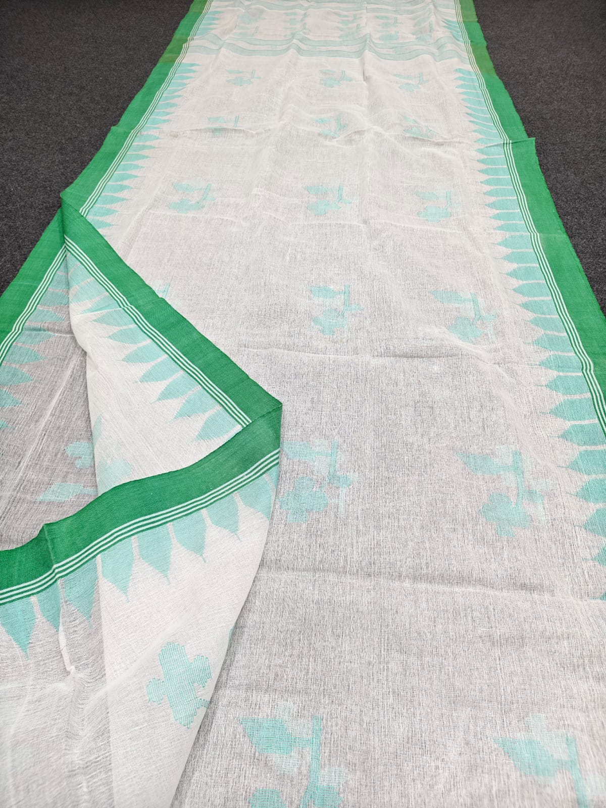 Authentic handloom
monipuri cotton saree
With bp