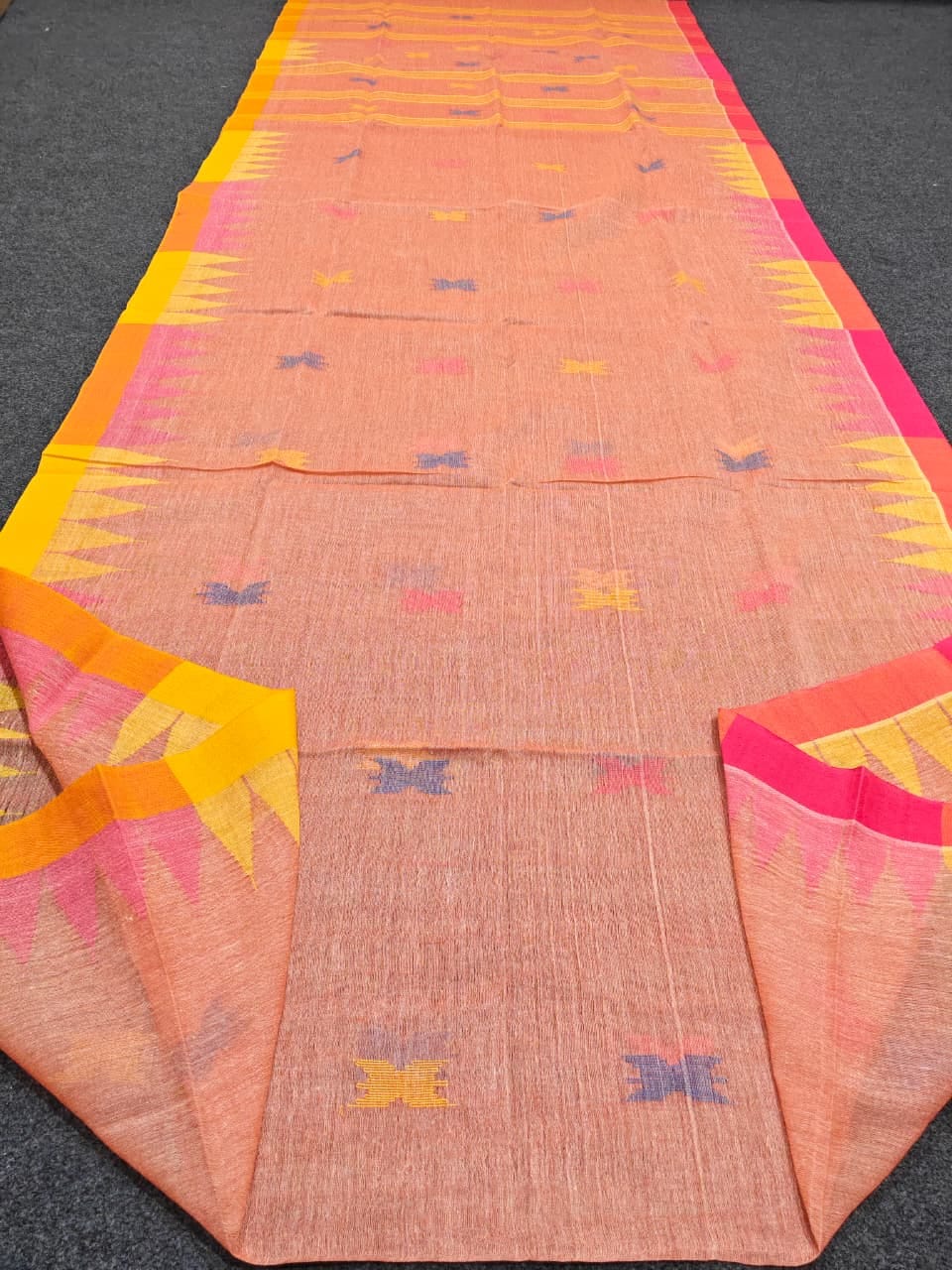 Authentic handloom
monipuri cotton saree
With bp