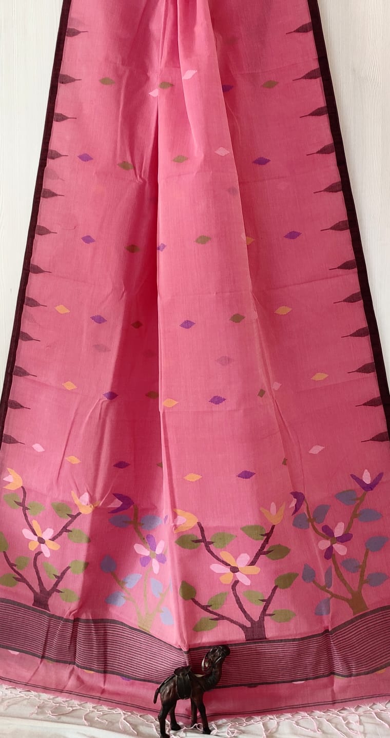Very exclusive,Beautiful 100 Count pure
Cotton by Cotton Hand Spoon jamdani
with temple border with very
elegant jamdani motif pallu
Without bp