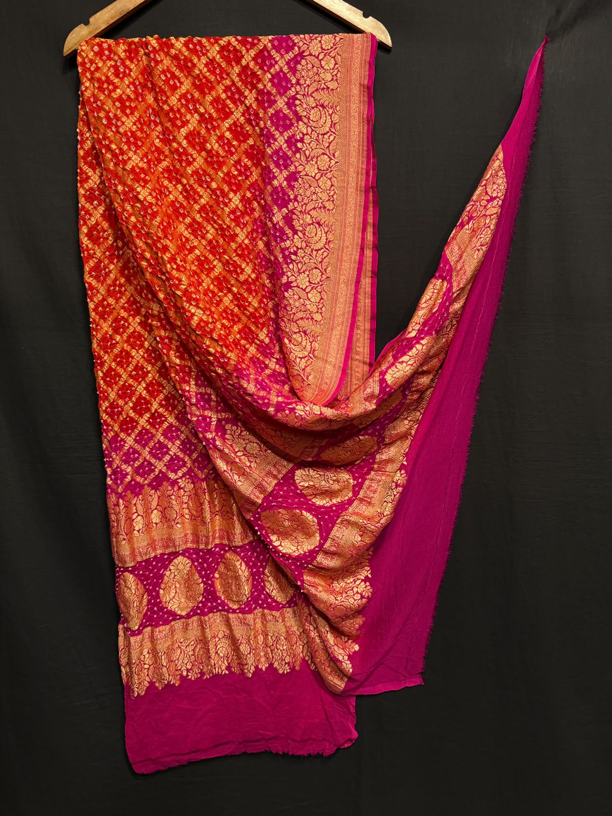 **Nim Zari Bandhej Dupatta**
- **Fabric:** handwoven Georgette
- **Design:** Beautiful Bandhej, Real Nimzari
- **Quality:** Best quality & colour
- ** colour:** pastel & Dark
**Description:**
- **Length:** 2.50 meters, full length
- **Use:** Dress & Lehenga Choli Dupatta