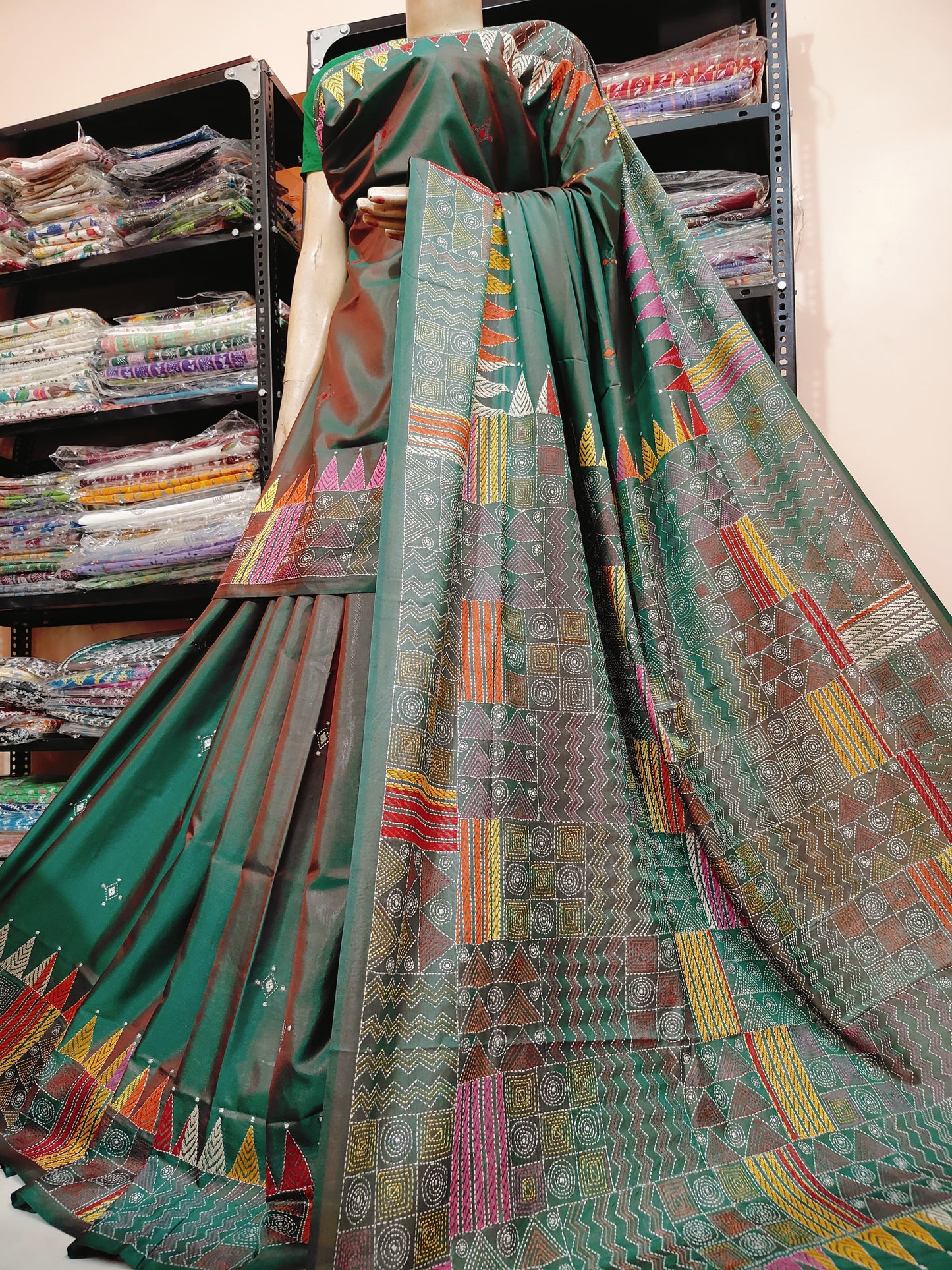 Traditional Shantiniketan hand Kanthastitch saree On
Belendend bangalore silk Material
With Kanthastitch Work Bp