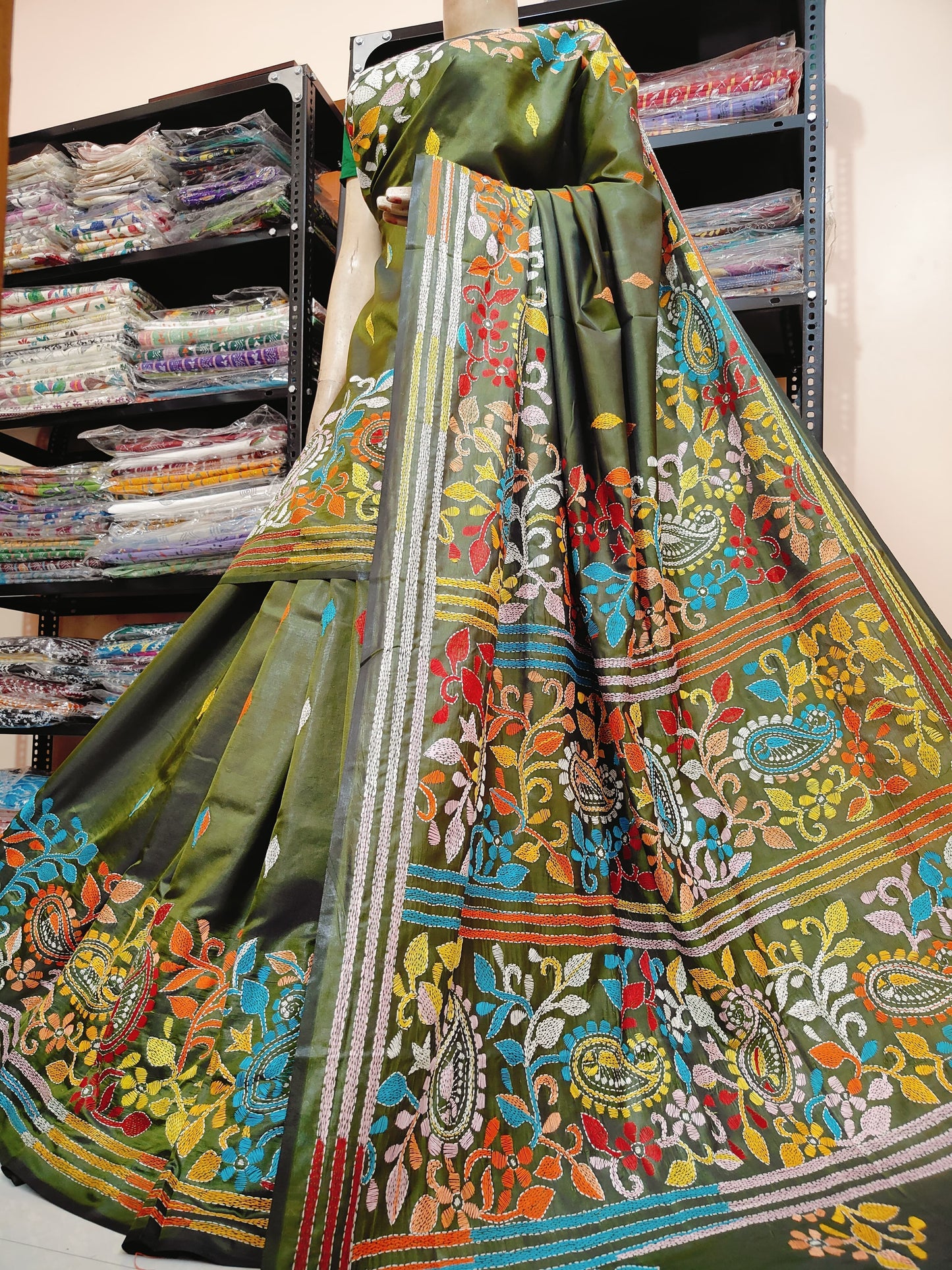Traditional Shantiniketan hand Kanthastitch saree On
Belendend bangalore silk Material
With Kanthastitch Work Bp