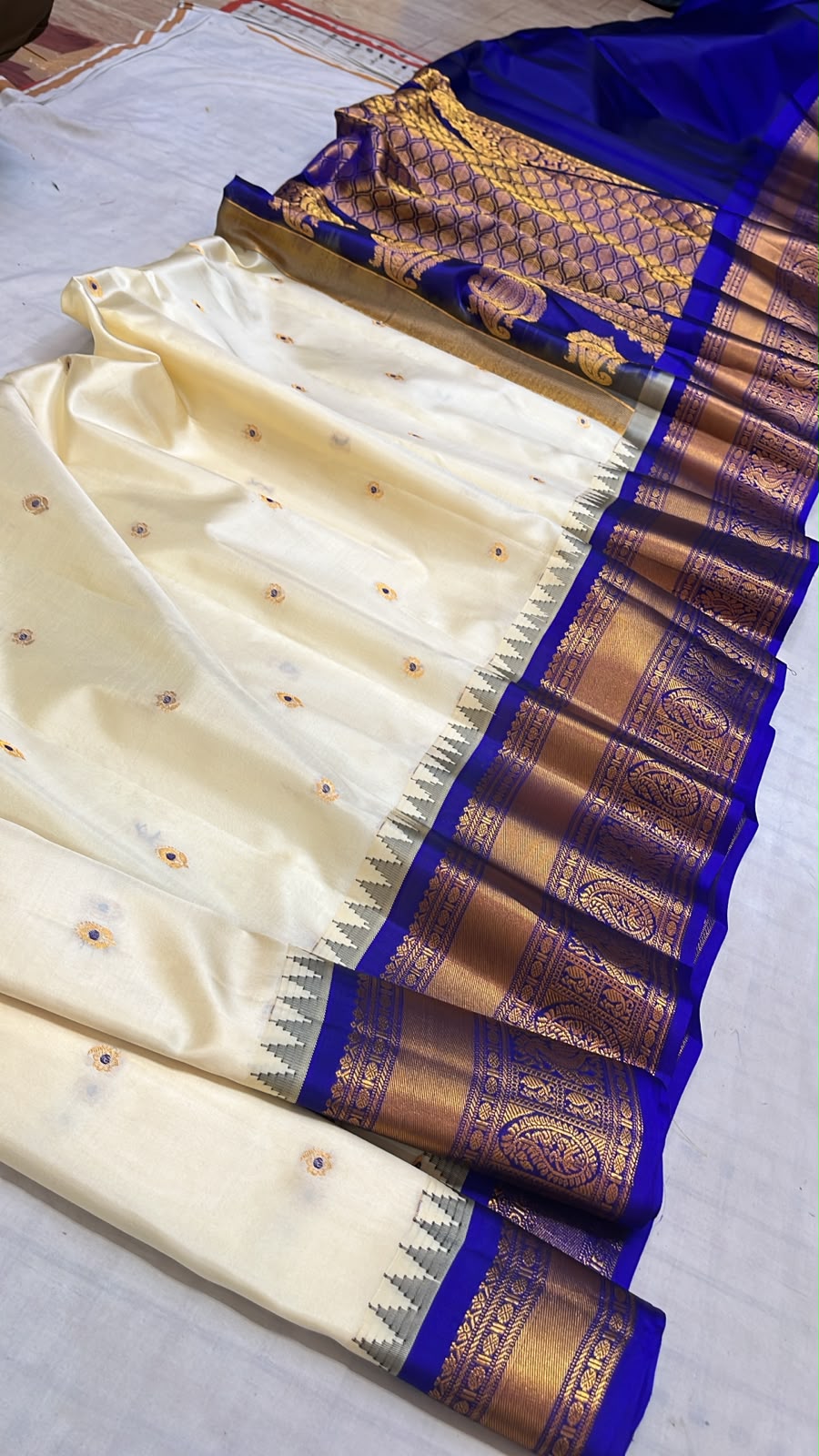 Authentic handwoven pure silk Gadwal