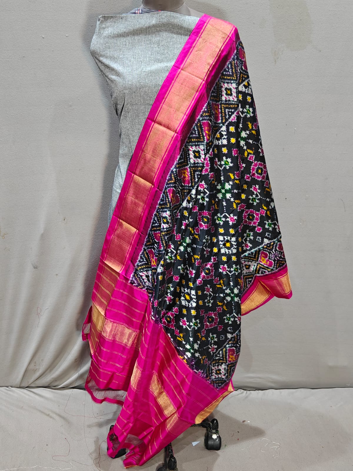 Pochampally IKKAT SILK duppata*
🎉*Length: 2.5 meters*
🎉*Height: 36 inches*