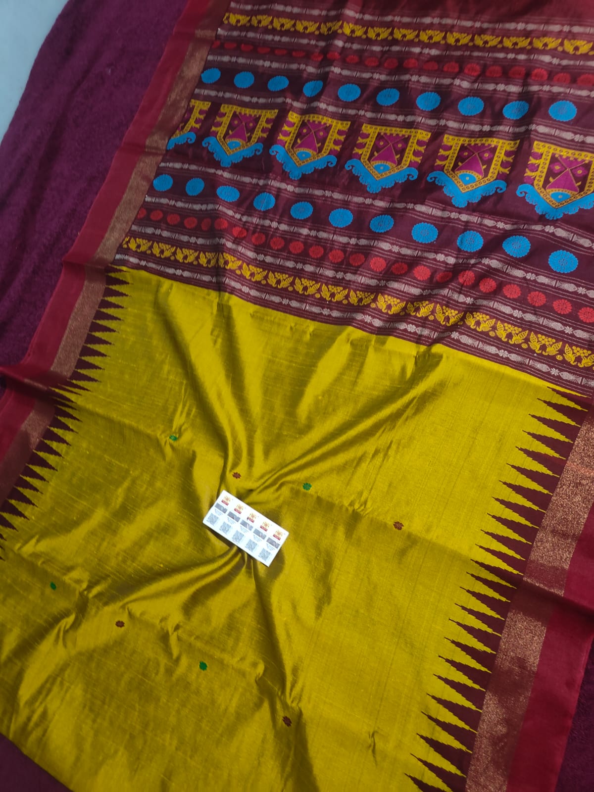 *Pure raw silk handloom Dolabedi temple border saree with contrast blouse*
Silk mark certified