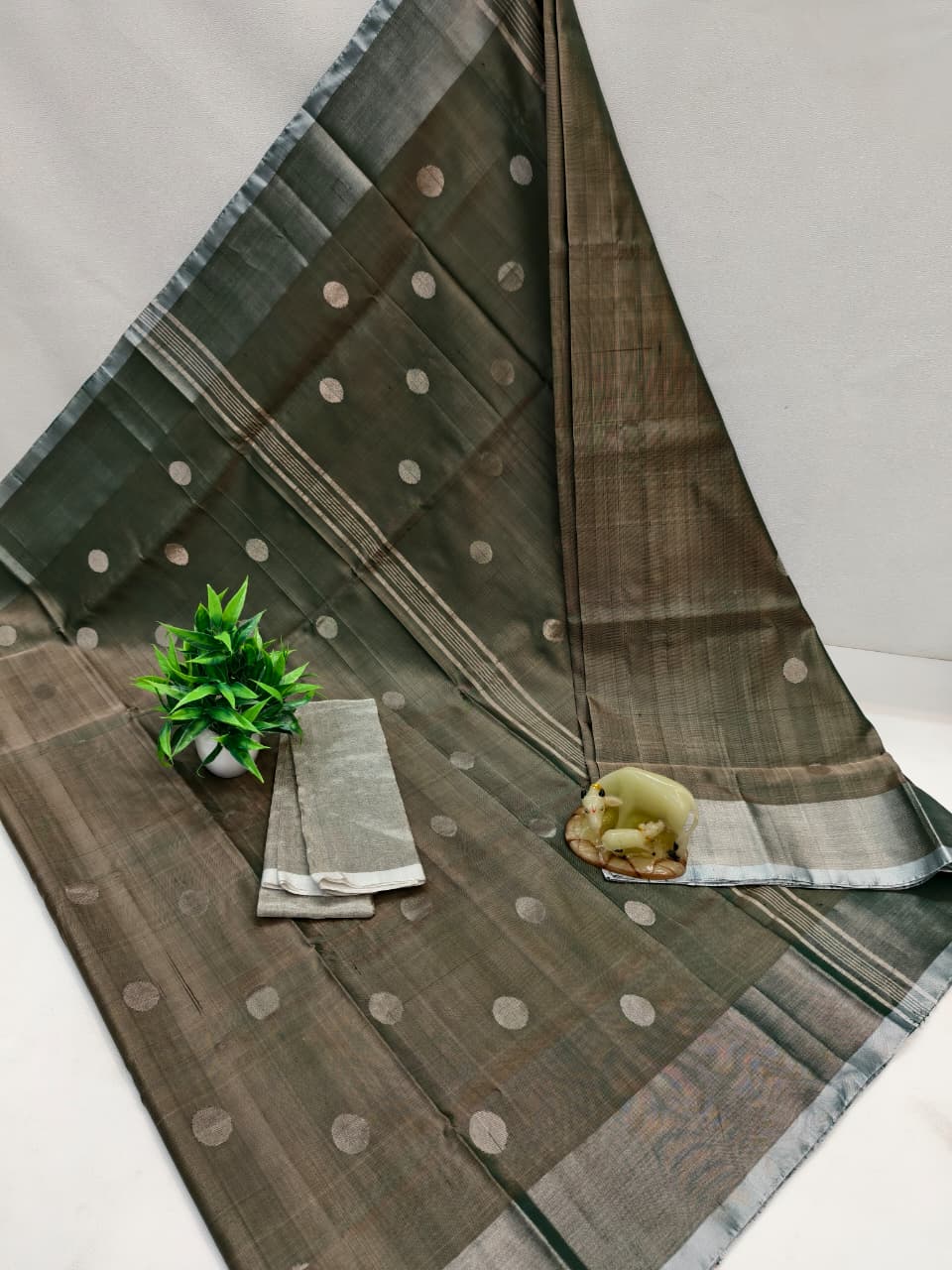 Urja | Pure silk uppada with dollar buttis