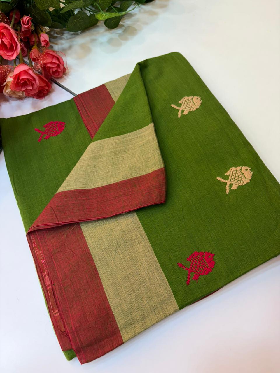 Handwoven pure Dhonekhali cotton ( 100 count cotton Dhonekhali saree)
Without BP(5.5 mtr)