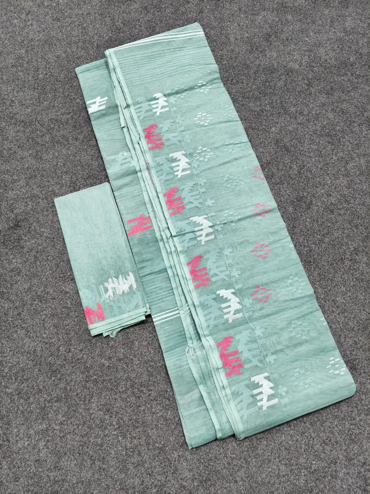 Authentic bangladesi
half silk jamdani
With bp