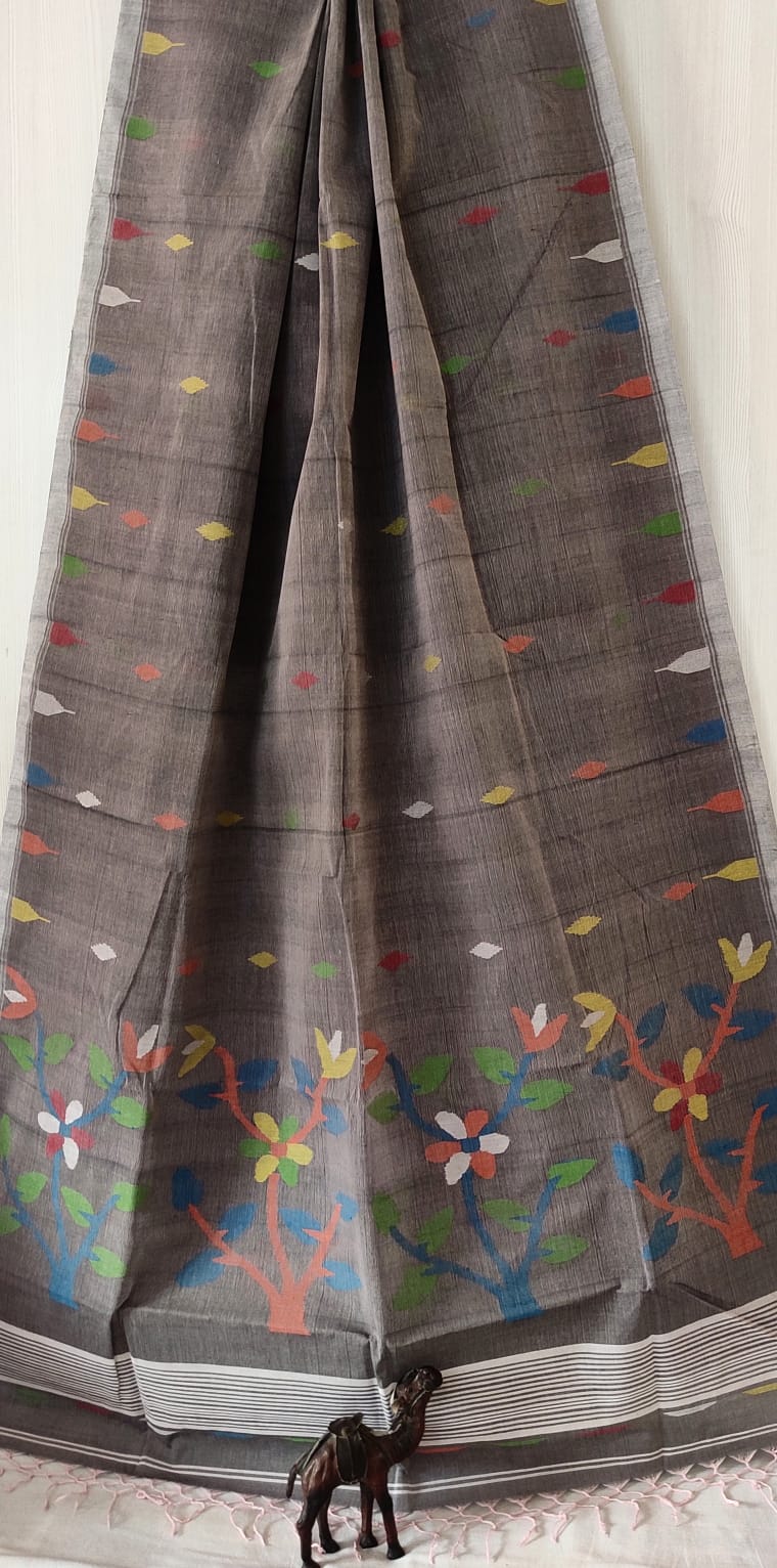Very exclusive,Beautiful 100 Count pure
Cotton by Cotton Hand Spoon jamdani
with temple border with very
elegant jamdani motif pallu
Without bp