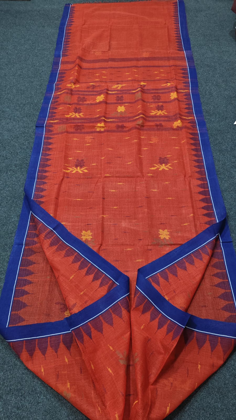 Authentic handloom
monipuri cotton saree
With bp