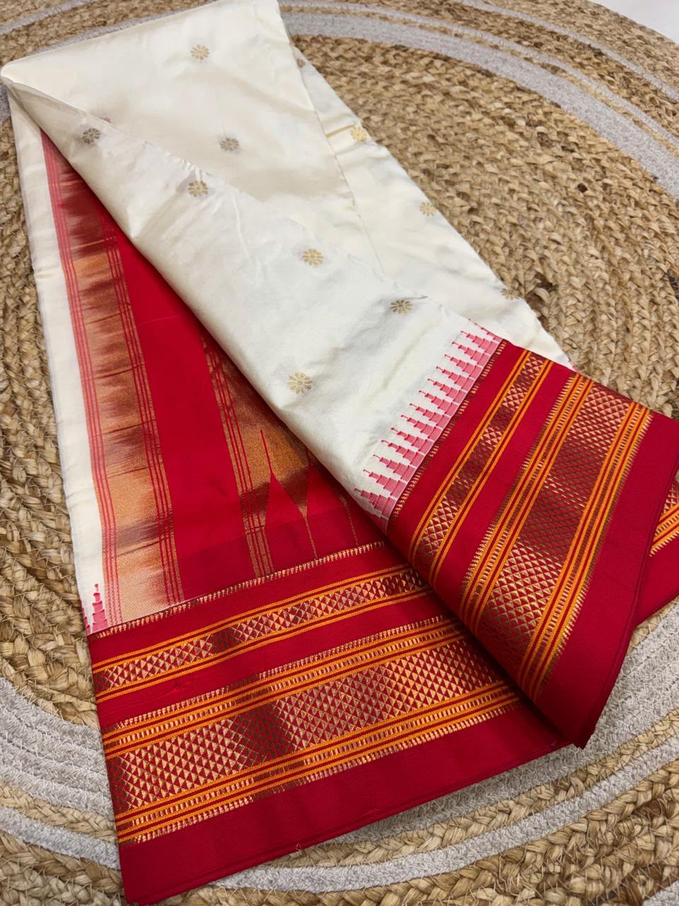 *All New Colours*
*Exclusive silk ilkal saree*
*Pure silk korvai temple border* with *body butta* design superior quality ilkal saree & contrast blouse
6.10mtrs length
Full body pure silk
Border, pallu & blouse semi silk