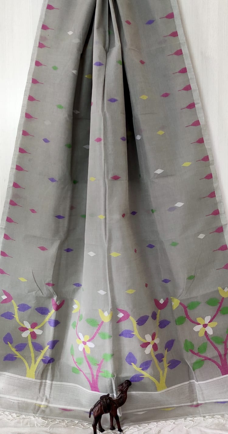 Very exclusive,Beautiful 100 Count pure
Cotton by Cotton Hand Spoon jamdani
with temple border with very
elegant jamdani motif pallu
Without bp
