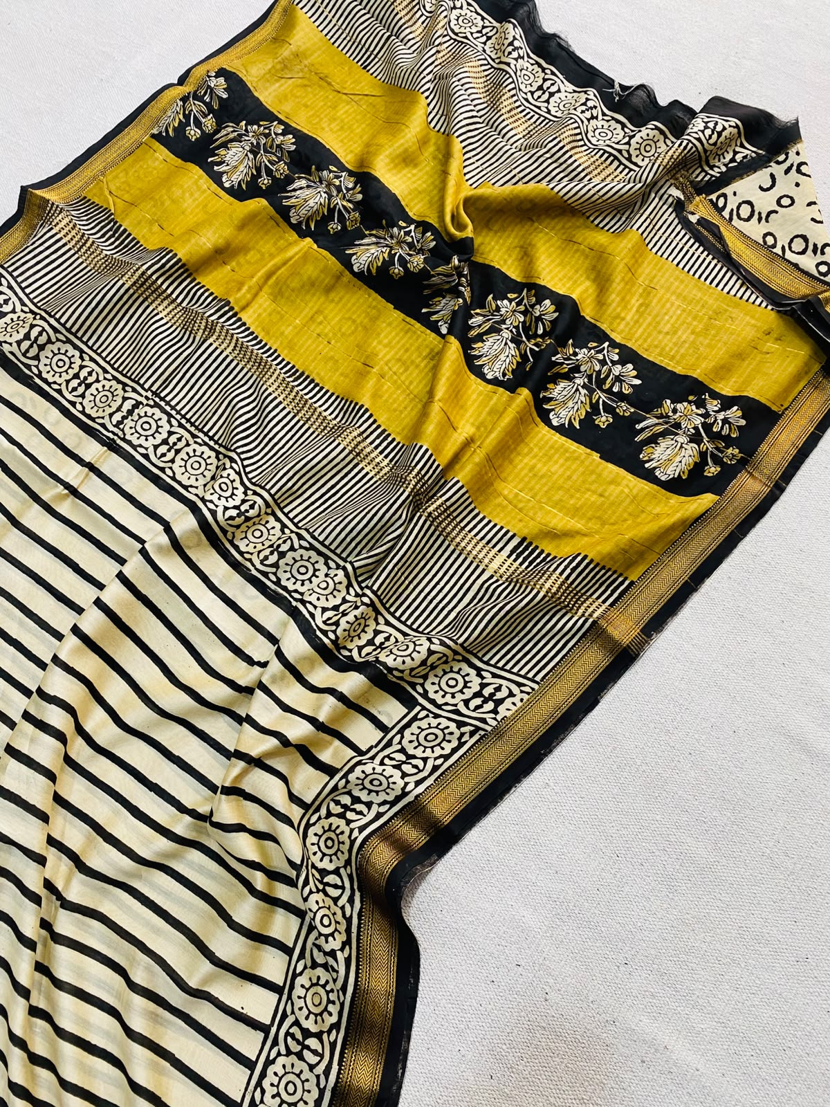 Let’s Wear #ethicallymade✅
🍁Beautifully Crafted Maheshwari Silk Saree collection🍁
Specially Designed in Bagru jahota rapid dabu hand block print
100% Natural Dye
Fabric : Maheshwari Silk
Length : 5.5 Meters
Blouse Piece : 0.90 Meter