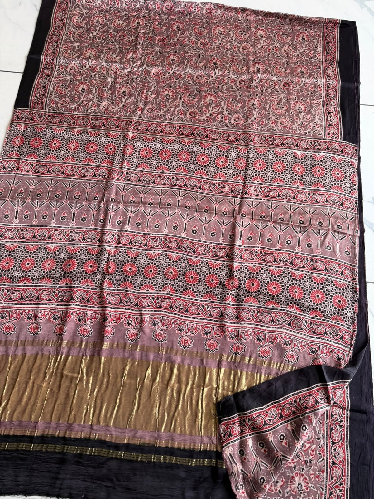 New Arrival Premium Modal Silk 2pc Suit
Top – Modal Silk (2.50 mtr)
Dupatta – Modal Silk (2.50 mtr)
Vanaspati Ajrakh
Kutch Ajrakh Elegant look | Premium Quality | Festive & Party Wear