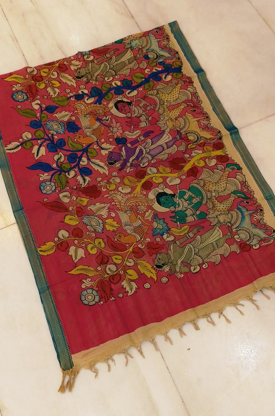 *Mangagiri silk duppatas*
*Pen kalamkari*
*Hand drawn hand painted*
*Length 2.25 mtr*
*Width: 36 inch*