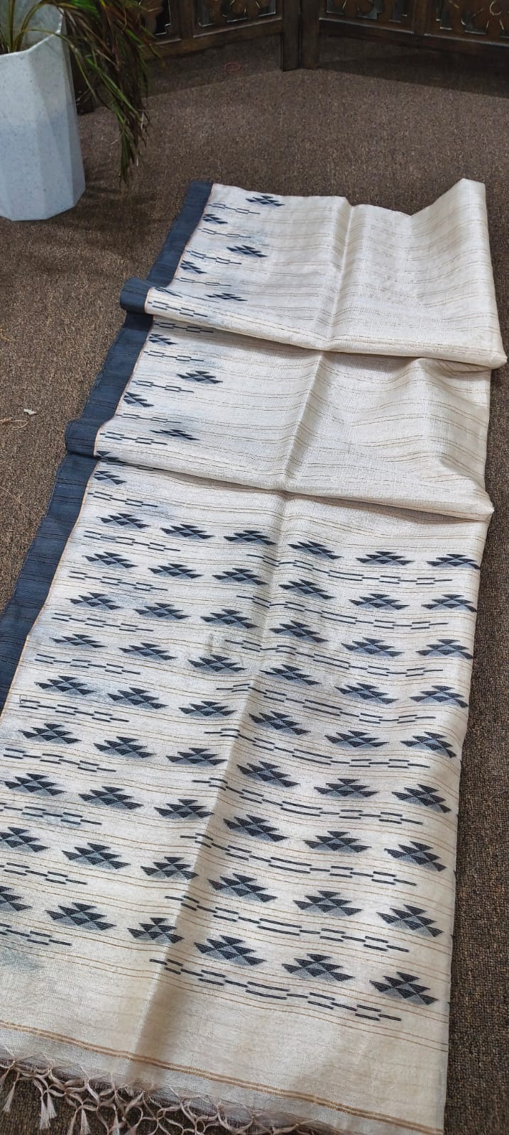 Tissu tussar jamdani
Pure gachi tussar
With bp