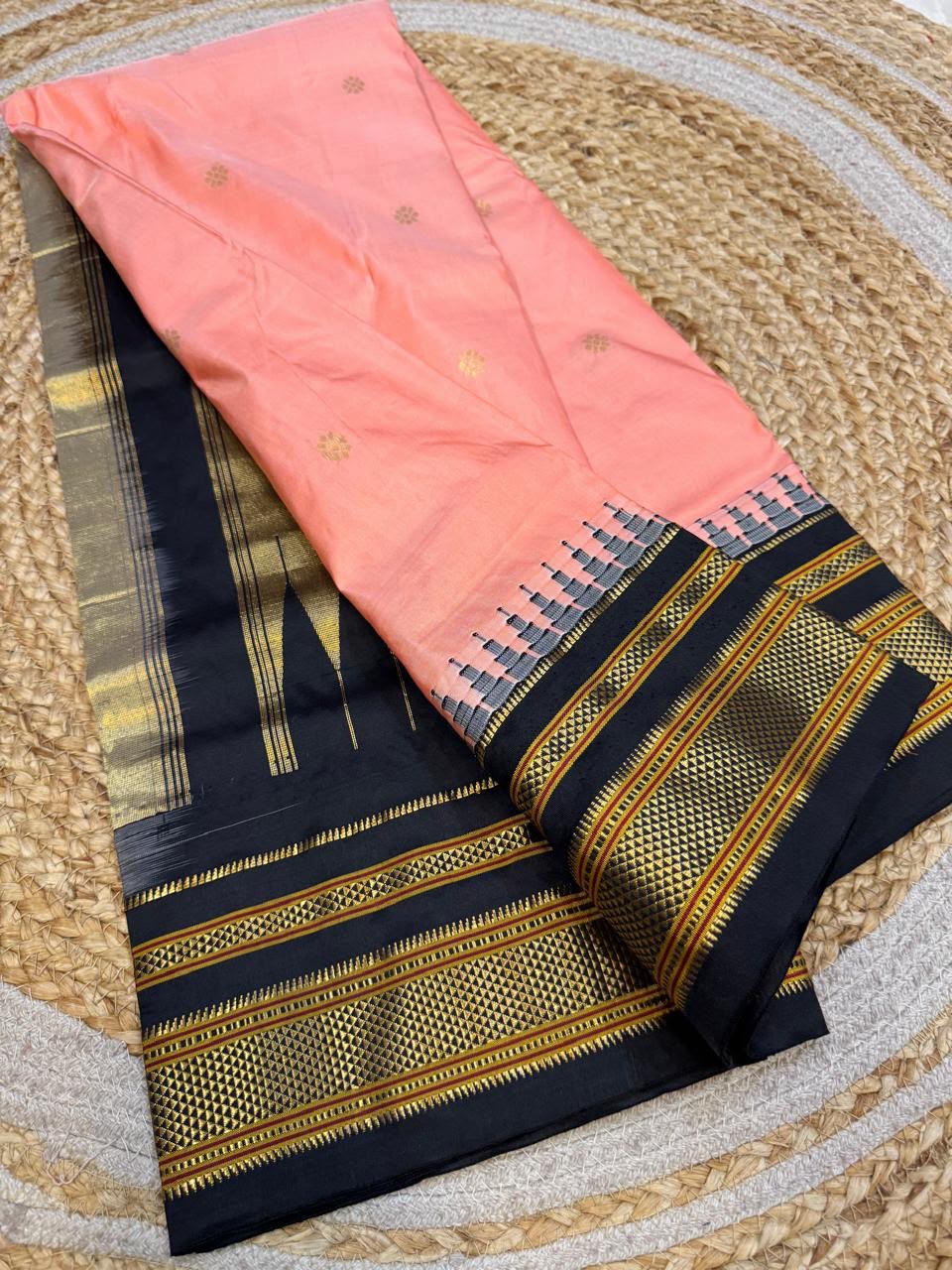 *All New Colours*
*Exclusive silk ilkal saree*
*Pure silk korvai temple border* with *body butta* design superior quality ilkal saree & contrast blouse
6.10mtrs length
Full body pure silk
Border, pallu & blouse semi silk