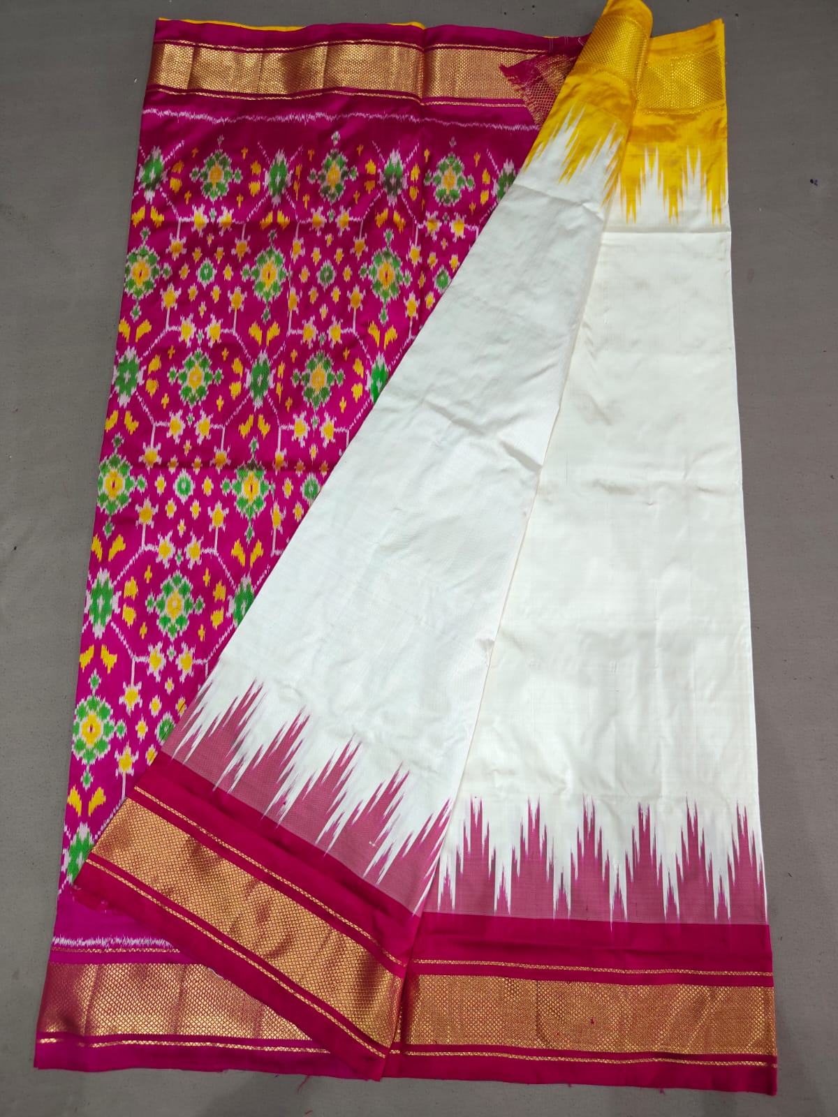 Latest and Exclusive
*IKKAT SILK SAREES*
👉🏻 *EXCLUSIVE SPL DESIGN SAREES**
Silk mark Certified
Double weaving
*Spl KADDI PET BORDER SAREES*