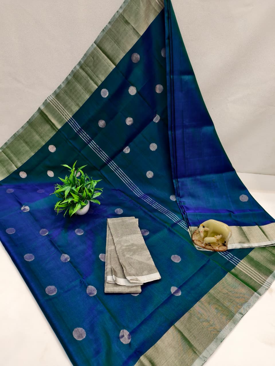 Utsavi | Pure silk uppada with dollar buttis