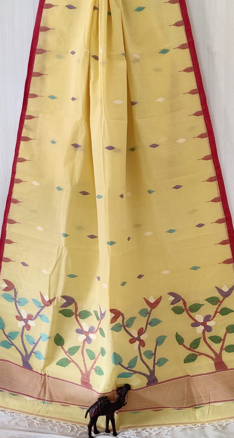Very exclusive,Beautiful 100 Count pure
Cotton by Cotton Hand Spoon jamdani
with temple border with very
elegant jamdani motif pallu
Without bp