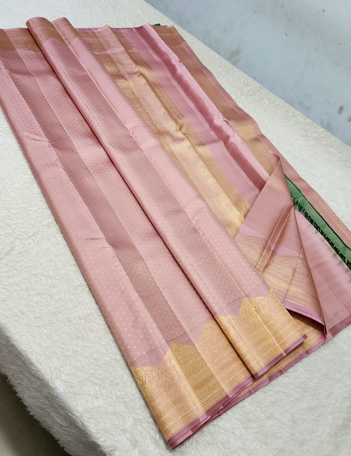 *100% PURE KANCHIPURAM HANDWOVEN PREMIUM QUALITY 2G TURNING 10000 BUTTAS SILK SAREES*
*2 GRAM GOLD PURE ZARI WEAVING*
*SILK MARK CERTIFICATE ATTACHED*
