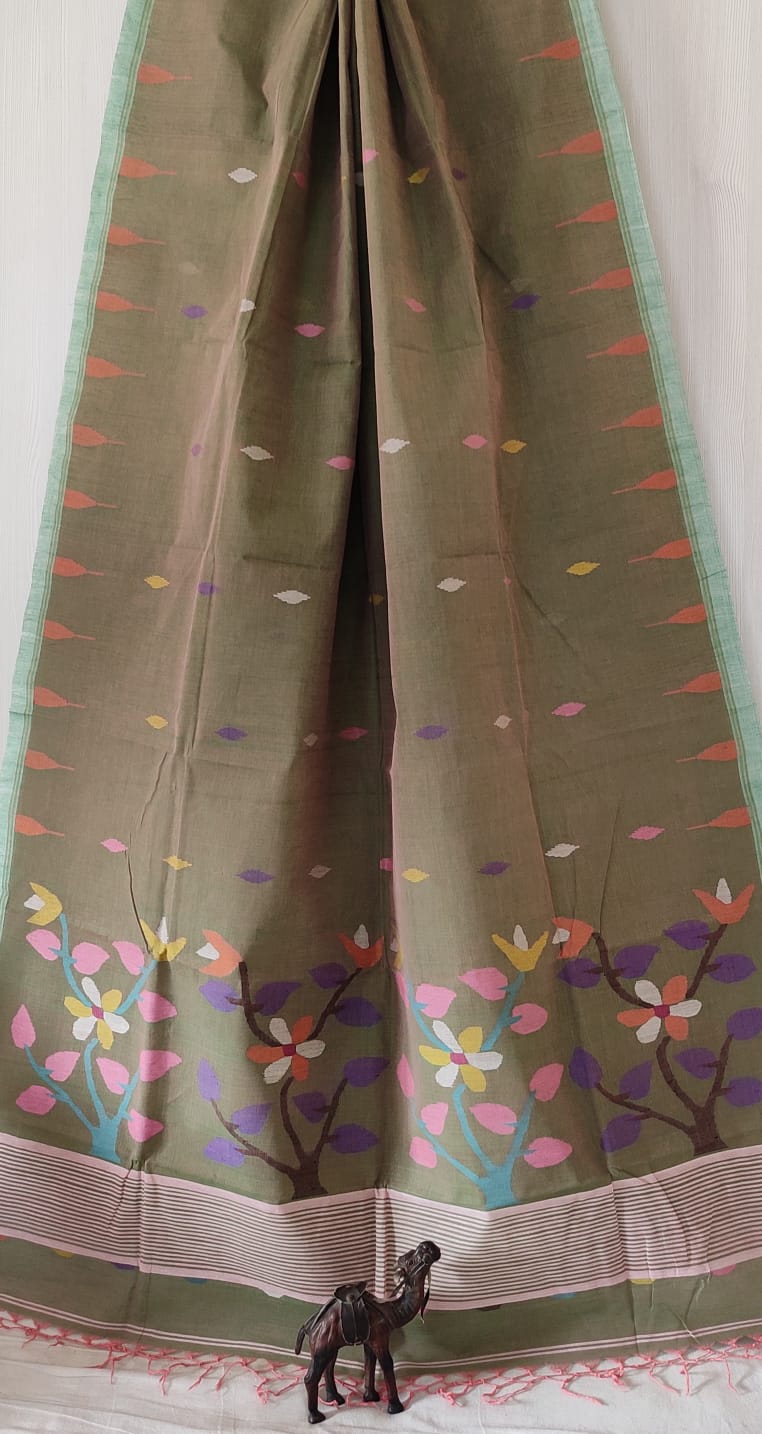Very exclusive,Beautiful 100 Count pure
Cotton by Cotton Hand Spoon jamdani
with temple border with very
elegant jamdani motif pallu
Without bp