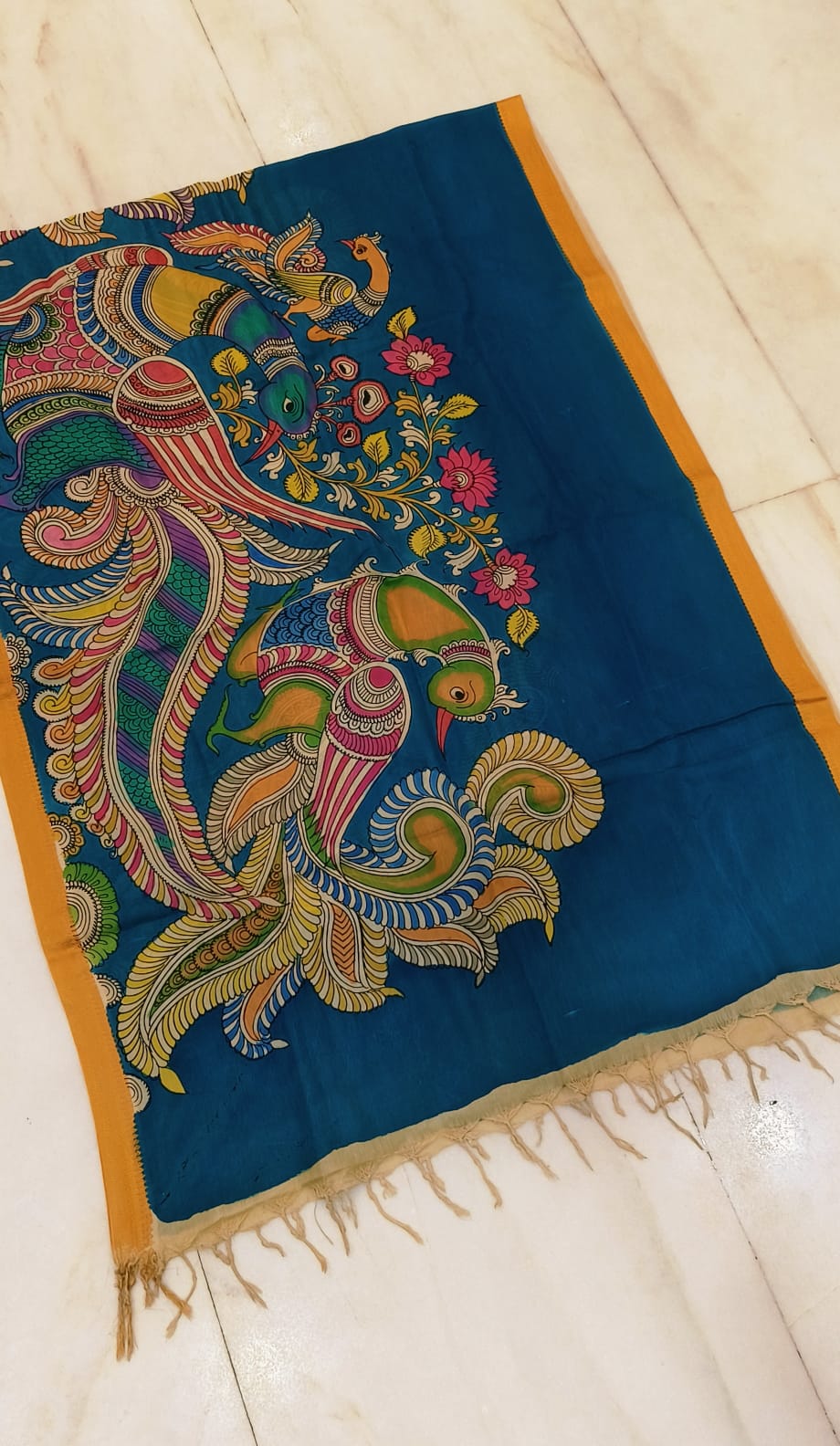 *Mangagiri silk duppatas*
*Pen kalamkari*
*Hand drawn hand painted*
*Length 2.25 mtr*
*Width: 36 inch*