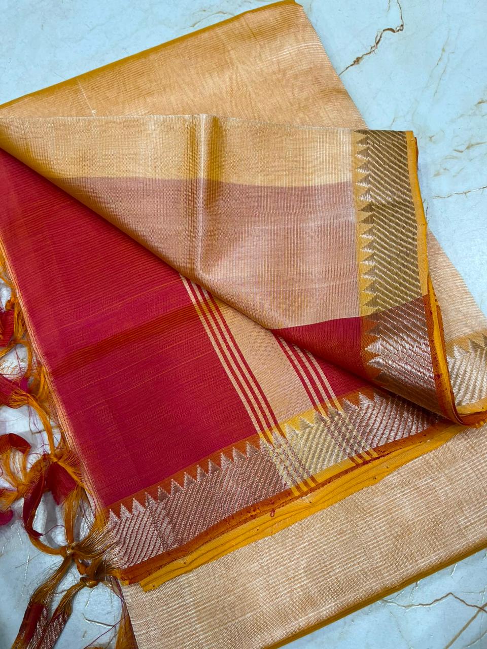 MANGALAGIRI pattu sarees
with nizam border sarees.
Contrast blouse and pallu.