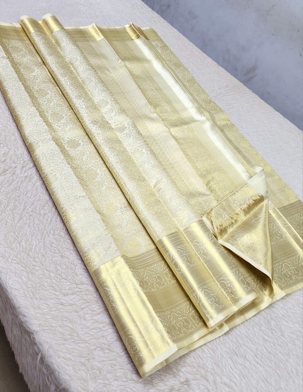 *100% PURE KANCHIPURAM HANDWOVEN PREMIUM QUALITY 2G BRIDAL SILK SAREES*
*2 GRAM GOLD PURE ZARI WEAVING*
*SILK MARK CERTIFICATE ATTACHED*
CREAM COLOUR EXCLUSIVE SILK SAREES WEAVING