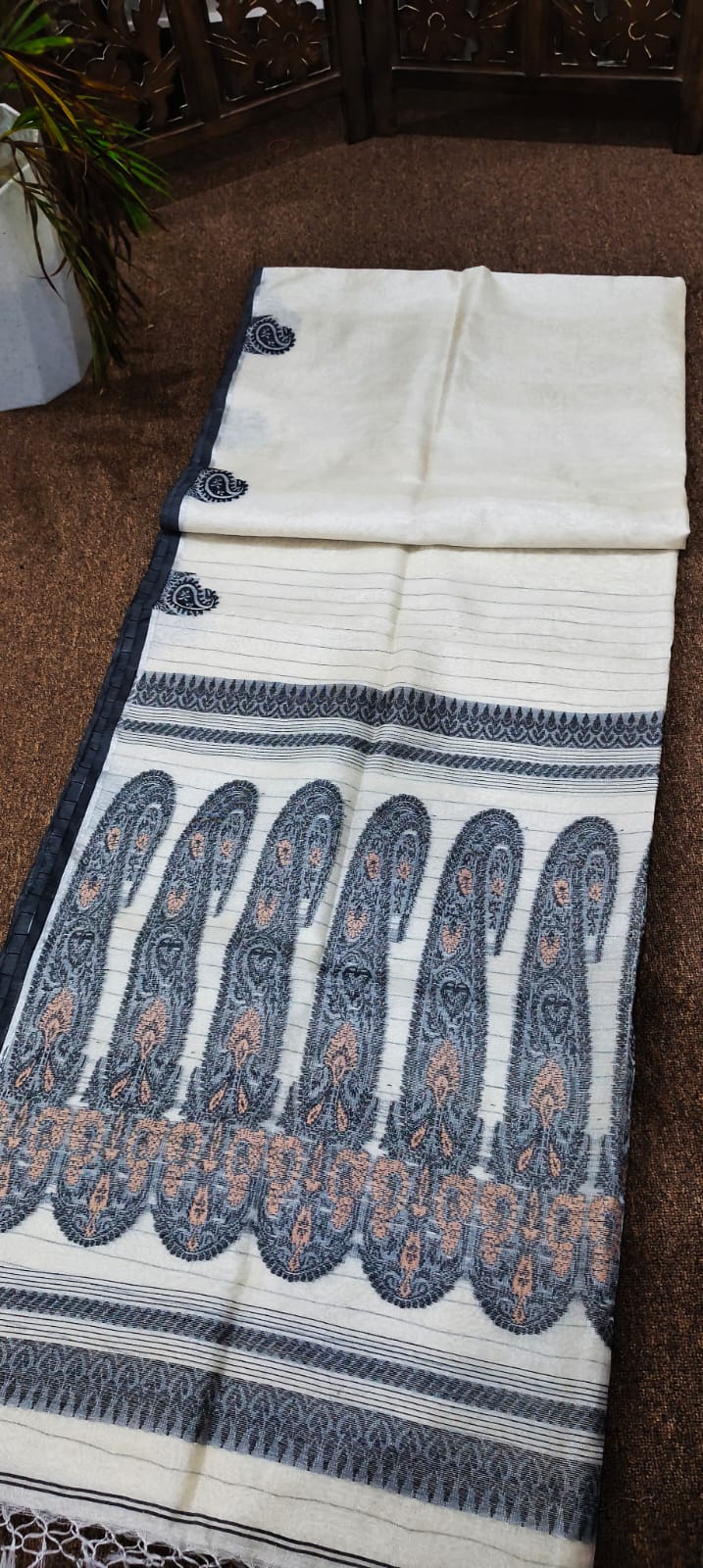 Tissu tussar jamdani
Pure gachi tussar
With bp
