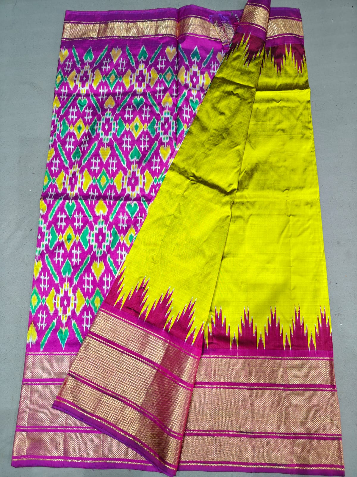 Latest and Exclusive
*IKKAT SILK SAREES*
👉🏻 *EXCLUSIVE SPL DESIGN SAREES**
Silk mark Certified
Double weaving
*Spl KADDI PET BORDER SAREES*