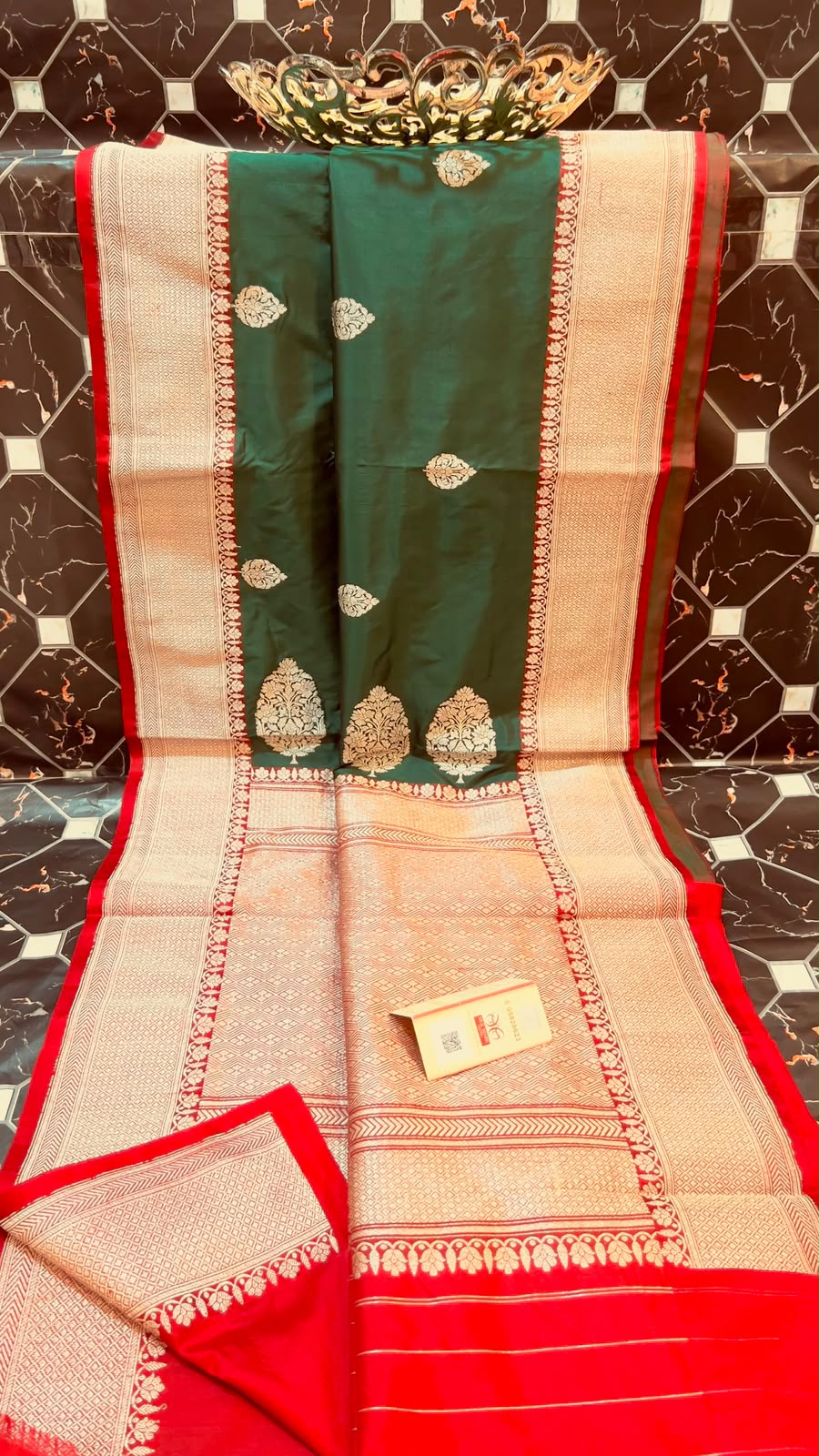 BIG OFFER | EXCLUSIVE HANDLOOM PURE KATAN SILK
• All-over Zari Booti & Koniya
• Antique Zari Kaduwa Border
• Rich Pallu
• Silk Mark Certified
• Lightweight