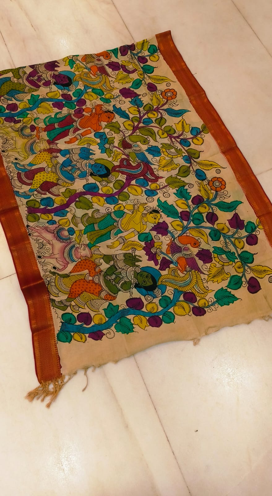 *Mangagiri silk duppatas*
*Pen kalamkari*
*Hand drawn hand painted*
*Length 2.25 mtr*
*Width: 36 inch*