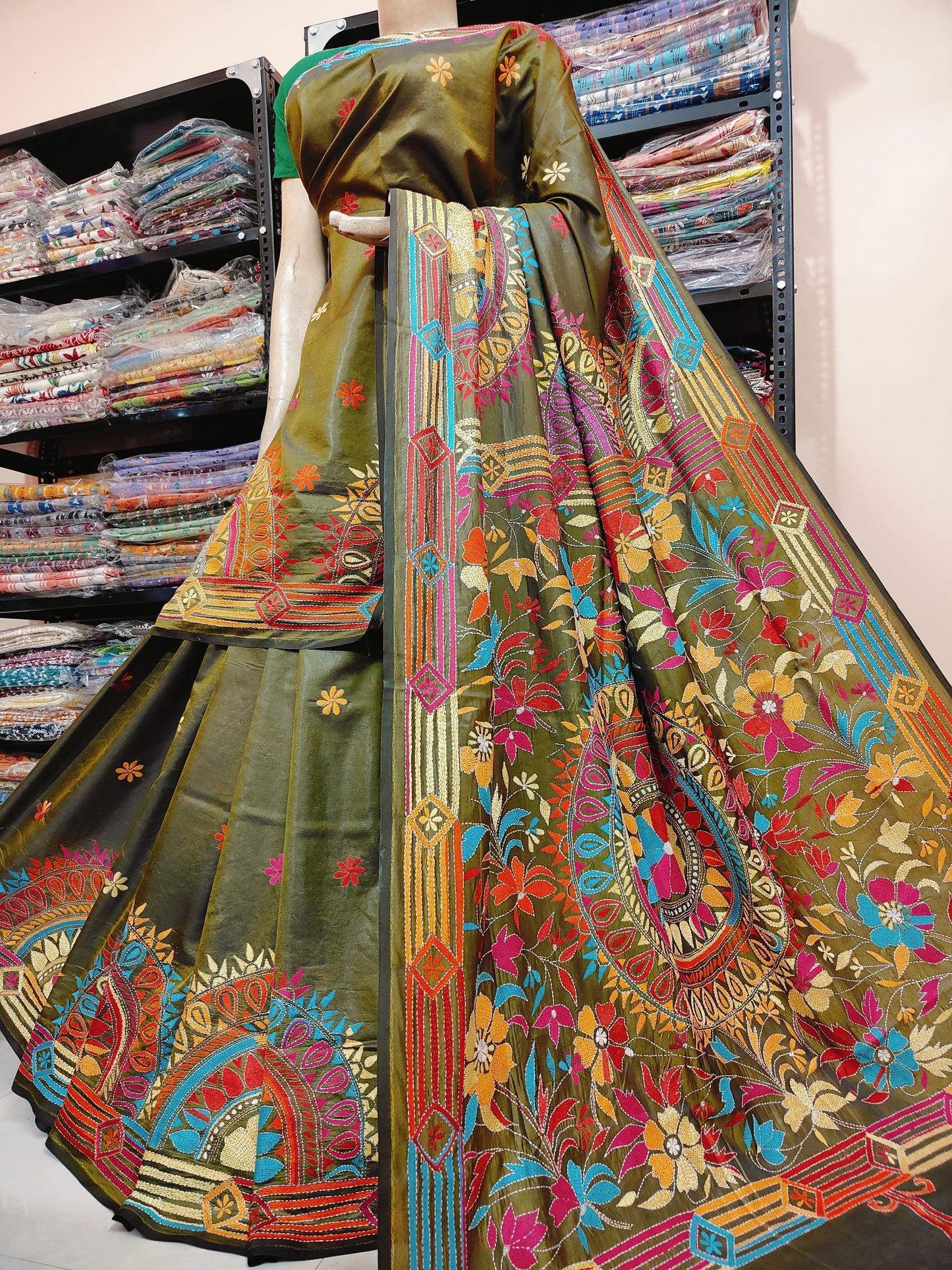 Traditional Shantiniketan hand Kanthastitch saree On
Belendend bangalore silk Material
With Kanthastitch Work Bp