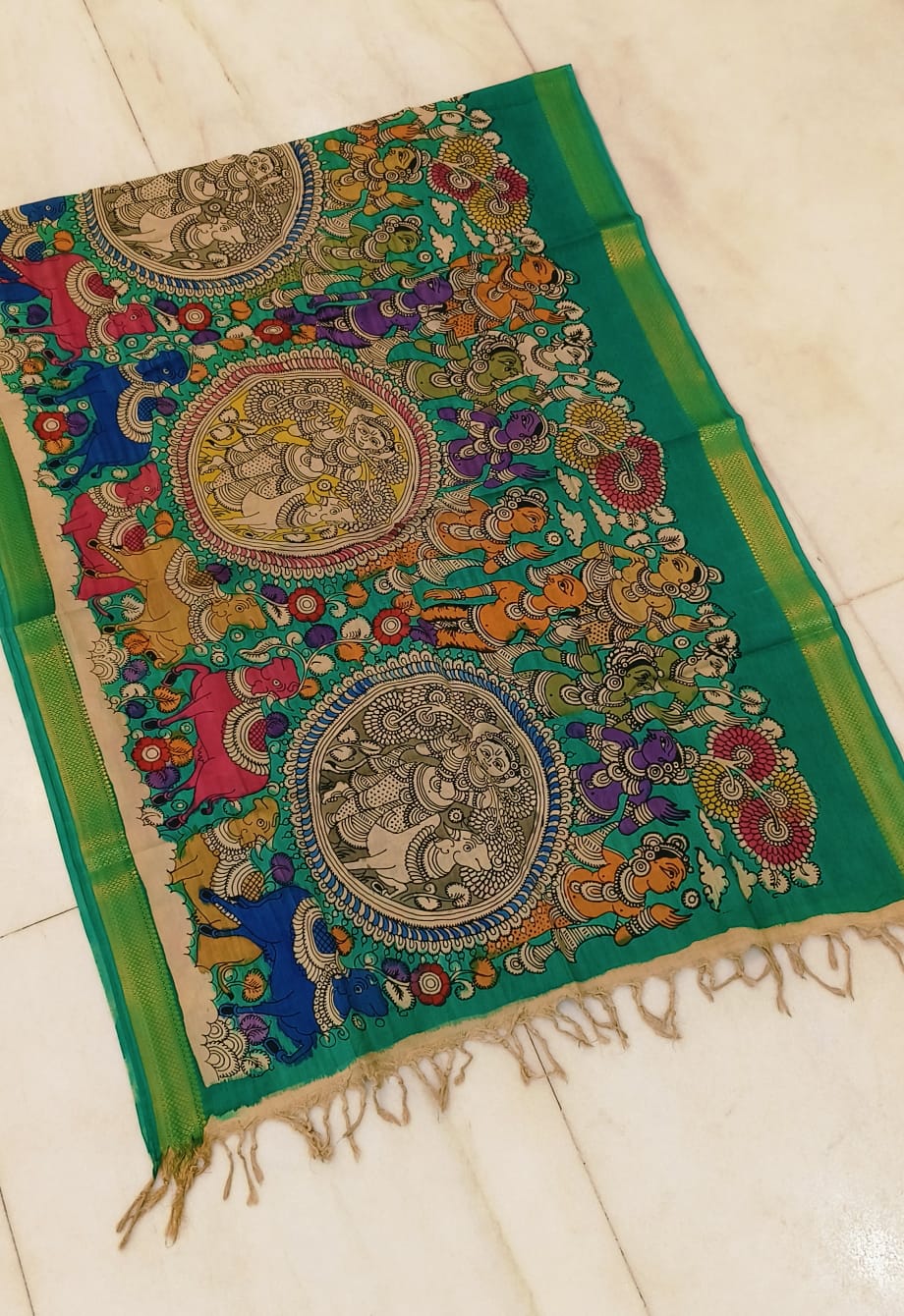 *Mangagiri silk duppatas*
*Pen kalamkari*
*Hand drawn hand painted*
*Length 2.25 mtr*
*Width: 36 inch*