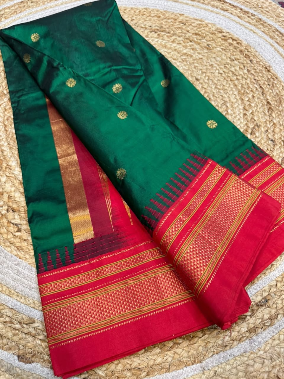 *All New Colours*
*Exclusive silk ilkal saree*
*Pure silk korvai temple border* with *body butta* design superior quality ilkal saree & contrast blouse
6.10mtrs length
Full body pure silk
Border, pallu & blouse semi silk