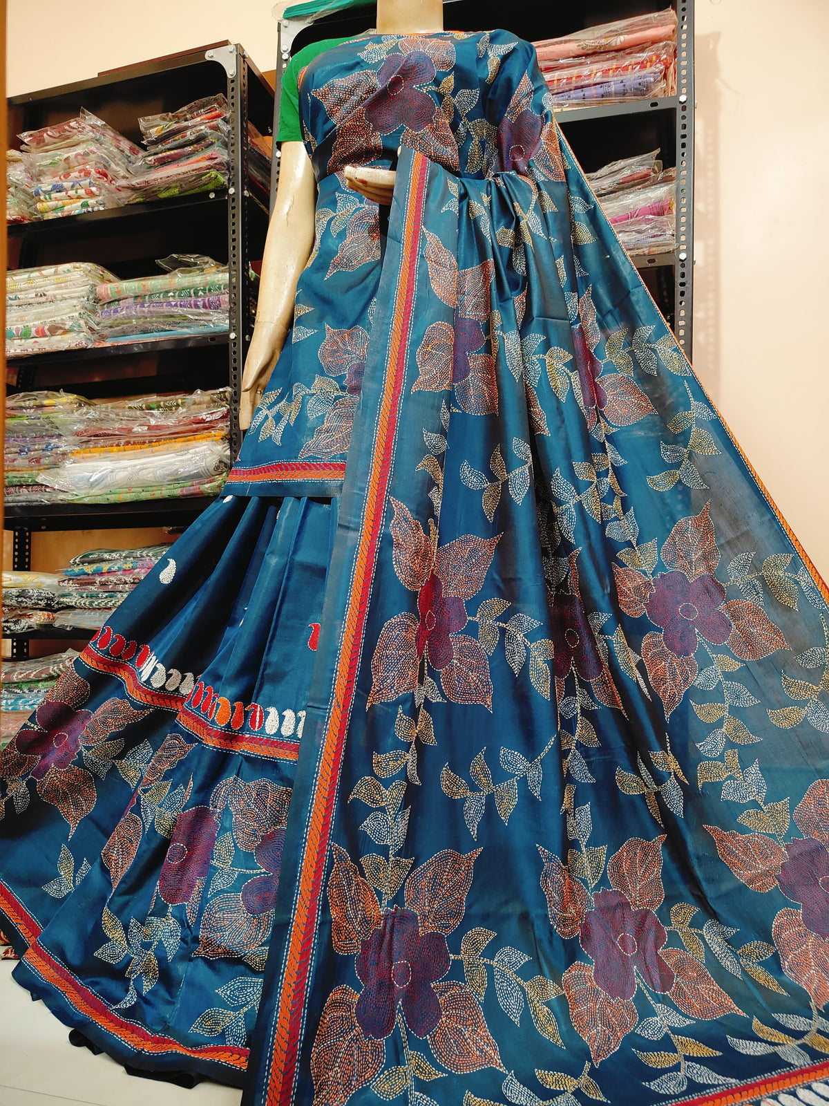 Traditional Shantiniketan hand Kanthastitch saree On
Belendend bangalore silk Material
With Kanthastitch Work Bp